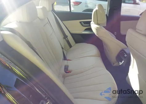 2025 Mercedes-Benz E 350 z USA, uszkodzony, nr VIN W1KLF4HB4SA100811